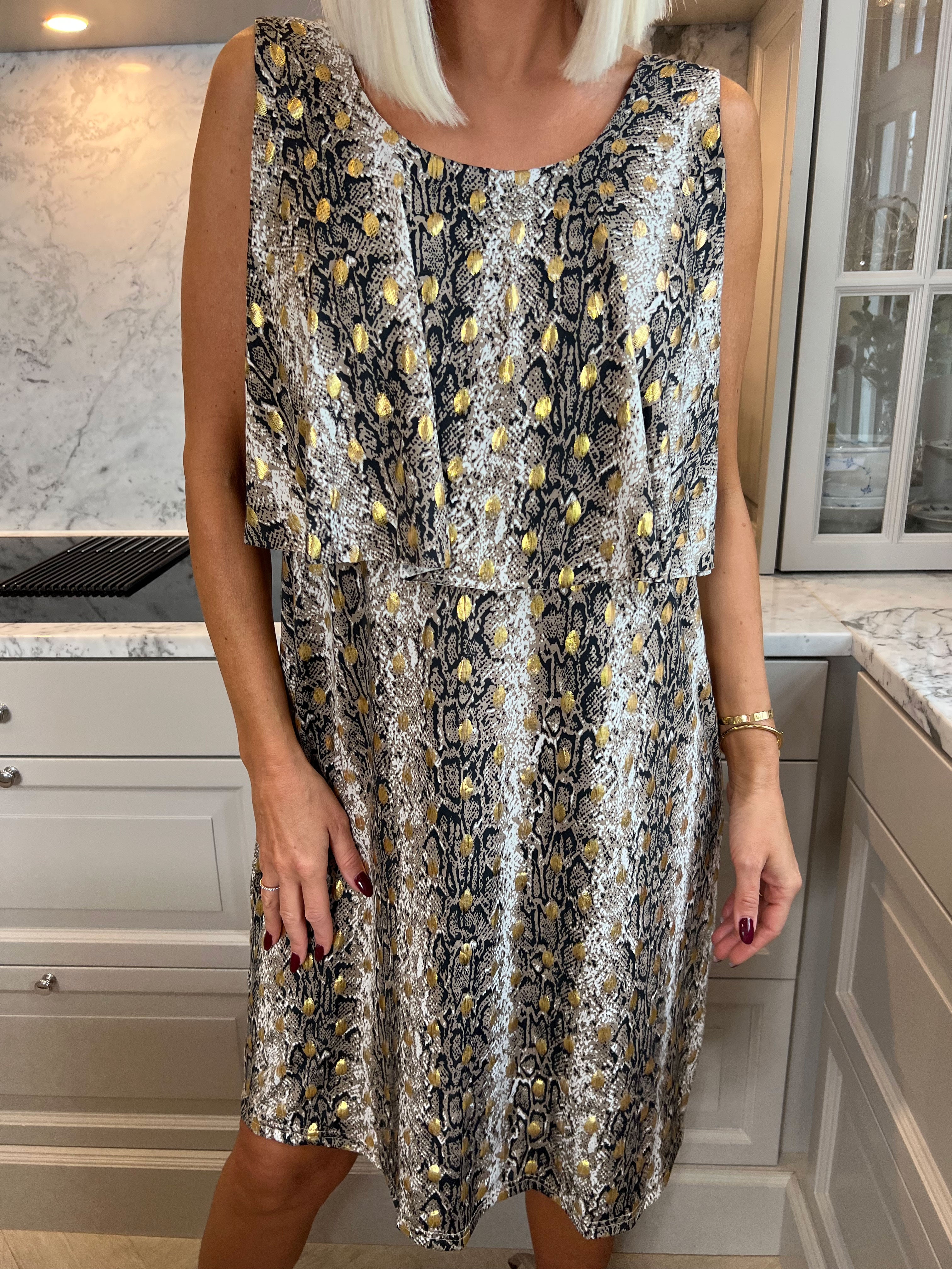 Tiger - Sød kjole i slangeprint med guld detaljer